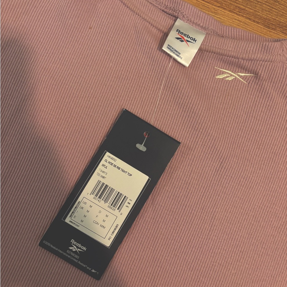 NWT Reebok Cropped Athletic Shirt